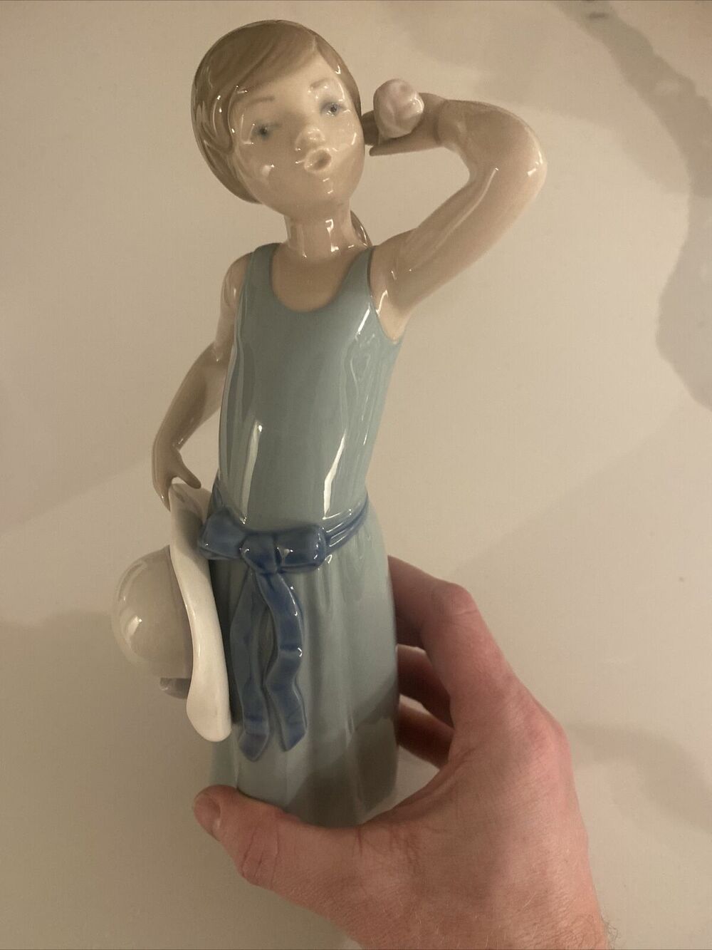 Lladro #5010 "Coiffure Girl with Straw Hat", Spain by Francisco Catala, Mint.